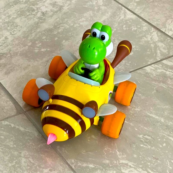 Carrera RC Mario Kart Bumble v Yoshi NWOT - Picture 4 of 5